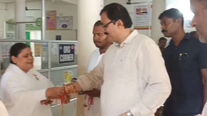 ପବିତ୍ର-ରାକ୍ଷୀ-ପୂର୍ଣ୍ଣିମା-:-ନିଆରା-ଢଙ୍ଗରେ-ଉତ୍ସବ-ପାଳିଲେ-ସାଂସଦ-ଓ-ବିଧାୟକ