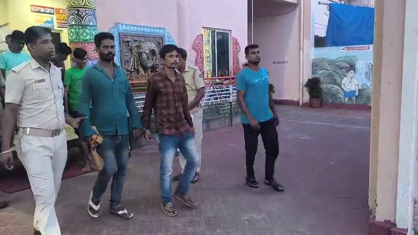 ଶ୍ରୀମନ୍ଦିରରୁ-୧୨-ନକଲି-ଗୁମାସ୍ତା-ଗିରଫ,-ଜାମିନ-ନାମଞ୍ଜୁର-ପରେ-ଗଲେ-ଜେଲ୍