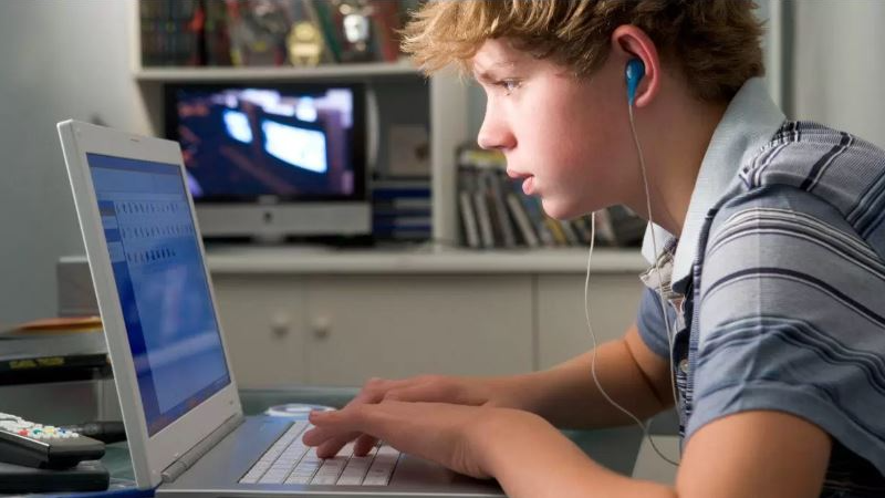 ଛୋଟପିଲାଙ୍କୁ-ସୁଇସାଇଡ-ନୋଟ୍‌-ଲେଖିବା-ଓ-ମଦ-ପିଇ-ମାତାଲ-ହେବା-ଶିଖାଉଛି-ଚାଟଜିପିଟି:-ଗବେଷଣାରେ-ଆସିଲା-ଭୟଙ୍କର-ତଥ୍ୟ