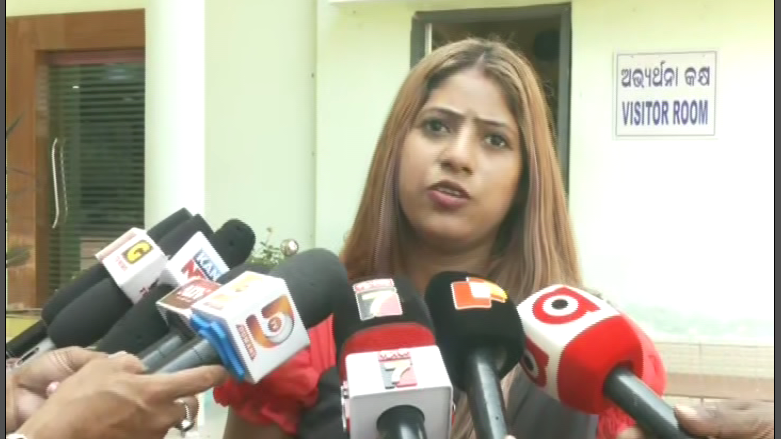 କୋର୍ଟରେ-ମାମଲା-ଚାଲିଛି,-କେମିତି-ବାହା-ହେଲେ-ଦୀନେଶ-?-ଏସ୍‌ପିଙ୍କୁ-ଭେଟି-ନ୍ୟାୟ-ମାଗିଲେ-ଦୀପିକା