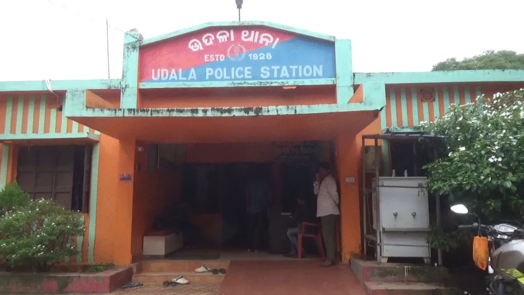 ଜଙ୍ଗଲରେ-ନାବାଳିକାକୁ-ଗଣଦୁଷ୍କର୍ମ-ଉଦ୍ୟମ,-ତିନି-ଜଣକୁ-ବାନ୍ଧିଲା-ପୁଲିସ