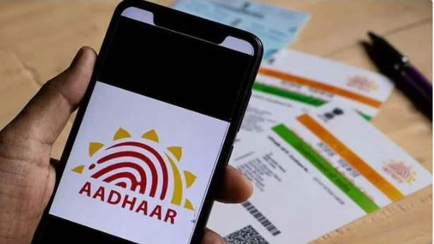 ଆଧାରକାର୍ଡ-ନାଗରିକତାର-ଚୂଡ଼ାନ୍ତ-ପ୍ରମାଣ-ପତ୍ର-ହୋଇପାରିବ-ନାହିଁ,-ଇସିଆଇ-ଠିକ୍-କହିଛନ୍ତି:-ସୁପ୍ରିମକୋର୍ଟ