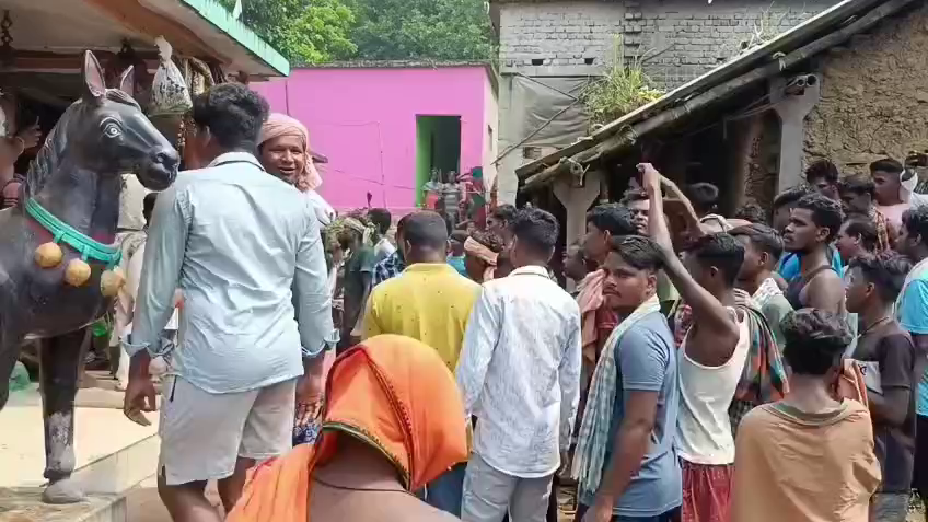 ଗୁଣି-ଗାରେଡ଼ି-ସନ୍ଦେହ-:-ଯୁବତୀଙ୍କୁ-ଉଲଗ୍ନ-କରି-ମାଡ଼-ସହ-ନାବାଳିକାଙ୍କୁ-ମଧ୍ୟ-ମାଡ଼-ଅଭିଯୋଗ