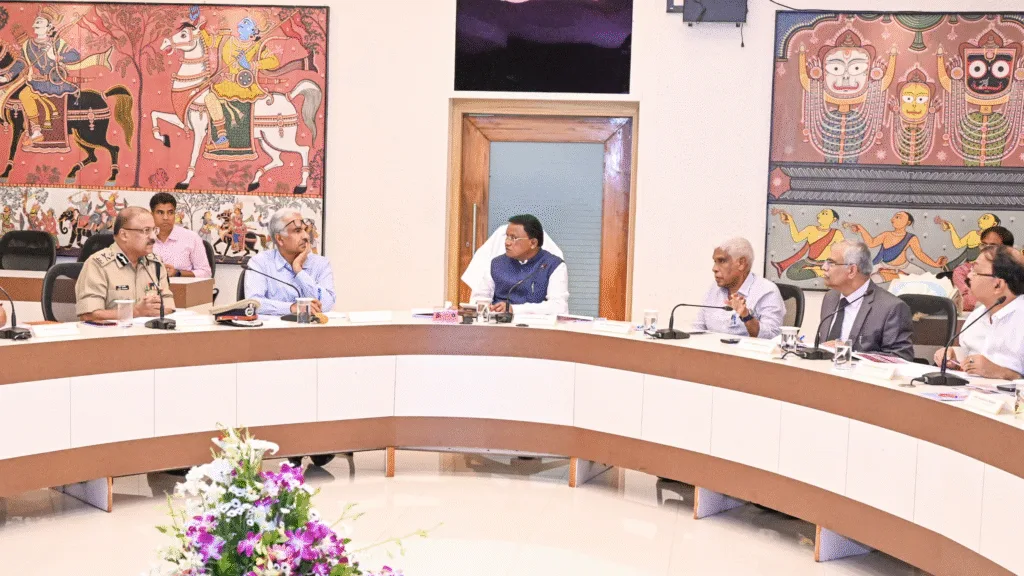 ଆଇନ-ଶୃଙ୍ଖଳା-ସ୍ଥିତିର-ସମୀକ୍ଷା-କଲେ-ସିଏମ୍‌,-ପୋଲିସ-ପାଟ୍ରୋଲିଂ-କଡ଼ାକଡ଼ି-ପାଇଁ-ଦେଲେ-ନିର୍ଦ୍ଦେଶ