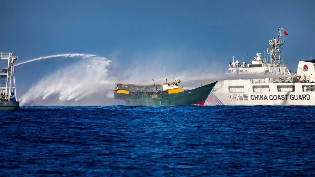 ଟ୍ରମ୍ପଙ୍କ-ବିଧ୍ୱଂସକକୁ-ଘଉଡେଇ-ଦେଲା-ବେଜିଂ,-ସମୁଦ୍ରରେ-ମୁହାଁମୁହିଁ-ହେଲେ-ଚୀନ୍-ଓ-ଆମେରିକା-ସେନା