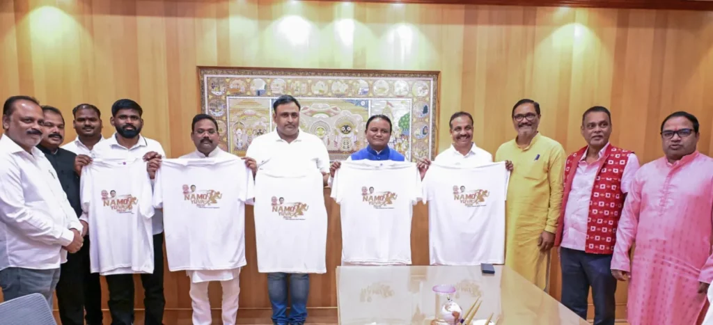 ଆସନ୍ତା-୨୧ରେ-କଳିଙ୍ଗ-ଷ୍ଟାଡିୟମରୁ-ଜନତା-ମଇଦାନ-ଯାଏଁ-ଗଣଦୌଡ,-ଜର୍ସି-ଉନ୍ମୋଚନ-କଲେ-ମୁଖ୍ୟମନ୍ତ୍ରୀ