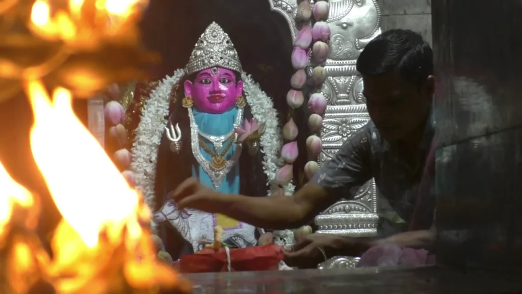 ମା’-ସୁରେଶ୍ୱରୀଙ୍କ-ଶୈଳପୁତ୍ରୀ-ବେଶ,-ଲାଗିଛି-ଭକ୍ତଙ୍କ-ଭିଡ଼