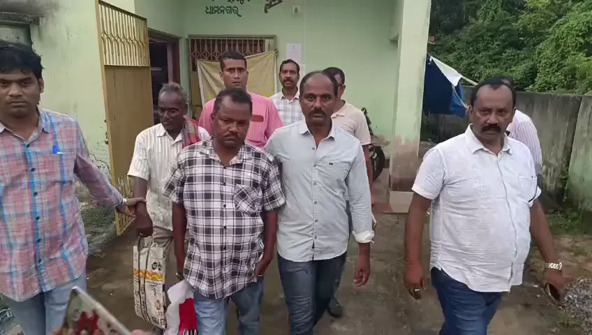 ଭିଜିଲାନ୍ସ-ହାତରେ-ଧରାପଡିଲେ-ରାଜସ୍ବ-ନିରୀକ୍ଷକ,-ଜମି-ପଟ୍ଟା-ମ୍ୟୁଟେସନ୍-ପାଇଁ-ନେଉଥିଲେ-ଲାଞ୍ଚ