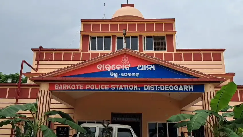 ମେଣ୍ଢି-ପାଇଁ-ବାପାକୁ-ଟାଙ୍ଗିଆରେ-ହାଣି-ହତ୍ୟା-କଲା-ପୁଅ