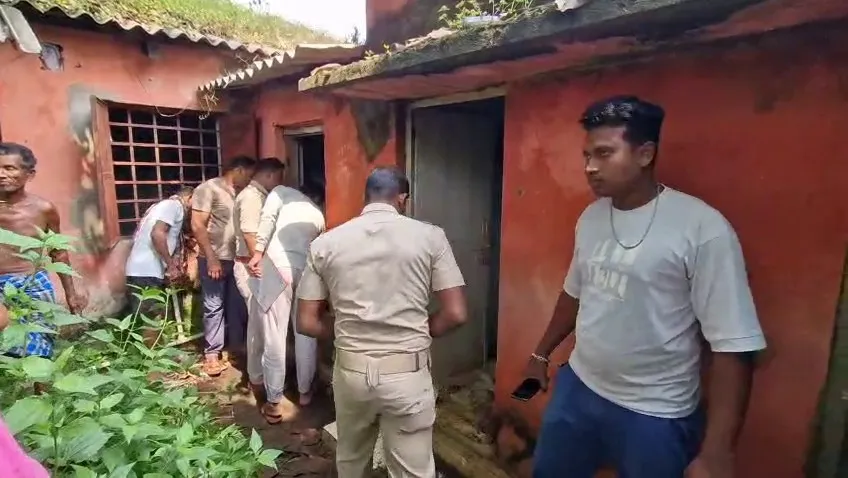 ପ୍ରାଥମିକ-ସ୍ବାସ୍ଥ୍ୟକେନ୍ଦ୍ର-ପରିତ୍ୟକ୍ତ-ଶୌଚାଳୟରୁ-ଦୁଇଟି-କଙ୍କାଳ-ଠାବ,-ଖୋଳତାଡ଼-କରୁଛି-ପୋଲିସ