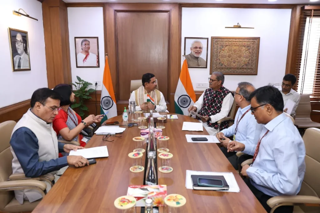 କେନ୍ଦ୍ର-ମନ୍ତ୍ରୀଙ୍କୁ-ସୌଜନ୍ୟମୂଳକ-ସାକ୍ଷାତ-କଲେ-ଉପମୁଖ୍ୟମନ୍ତ୍ରୀ,-ବଳକା-ଚାଉଳର-ଉଠାଣ-ଏବଂ-ଯୋଗାଣ-ଅବଧି-ବୃଦ୍ଧି-ସମ୍ପର୍କରେ-ଲୋଡ଼ିଲେ-ହସ୍ତକ୍ଷେପ