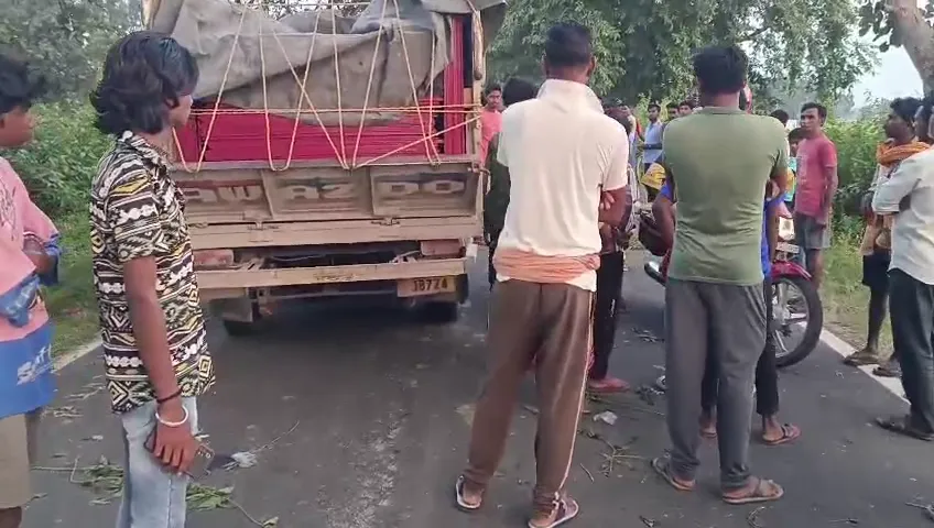 ପିକଅପ୍‌-ଧକ୍କାରେ-ଯୁବକଙ୍କ-ମୃତ୍ୟୁ,-ମୃତ-ଦେହ-ରଖି-ଗାଁ-ଲୋକଙ୍କ-ରାସ୍ତା-ଅବରୋଧ