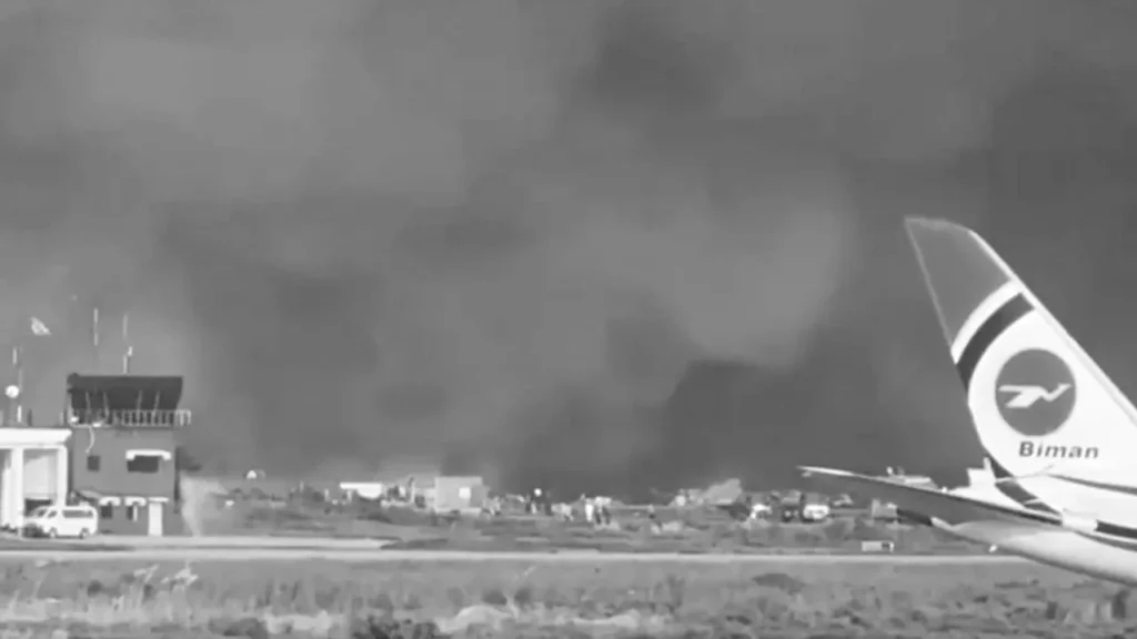 ଢ଼ାକା-ବିମାନବନ୍ଦରରେ-ଅଗ୍ନିକାଣ୍ଡ,-ବହୁ-ବିମାନ-ଚଳାଚଳ-ପ୍ରଭାବିତ