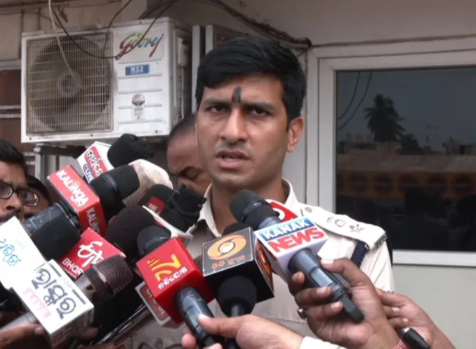 ଜୁଆ-ଆଡ୍ଡାରେ-ପୋଲିସର-ଚଢାଉ,-୧୪-ଜୁଆଡ୍ଡି-ଗିରଫ