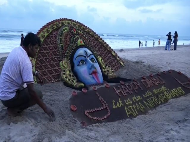 ପୁରୀ-ବେଳାଭୂମିରେ-ବାଲୁକାକଳାରେ-ଦୀପାବଳି-ଶୁଭେଚ୍ଛା-ଜଣାଇଲେ-ବାଲୁକାଶିଳ୍ପୀ-ସୁଦର୍ଶନ-ପଟ୍ଟନାୟକ-||-knews-odisha