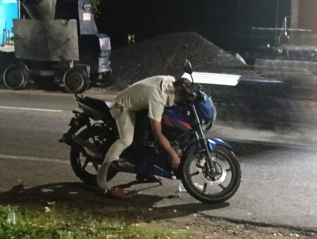 ଖାକି-ଡ୍ରେସରେ-ମଦ୍ୟପାନ-କରି-ଗାଳିଗୁଜଜ-ପଡ଼ିଲା-ମହଙ୍ଗା,-asi-ଓ-କନଷ୍ଟେବଲ-ସସ୍‌ପେଣ୍ଡ