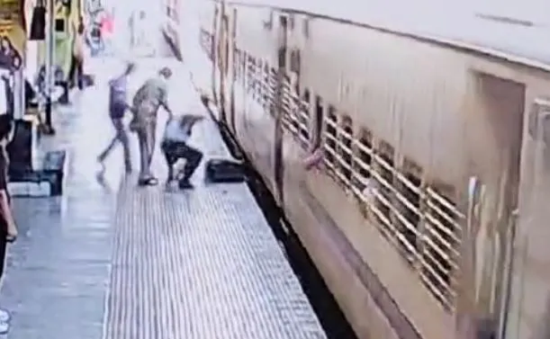 ଲୌହଦାନବ-ମୁହଁରୁ-ଟାଣି-ଆଣିଲେ-ହାବିଲଦାର,-ଅଳ୍ପକେ-ବର୍ତ୍ତିଲା-ଯାତ୍ରୀଙ୍କ-ଜୀବନ