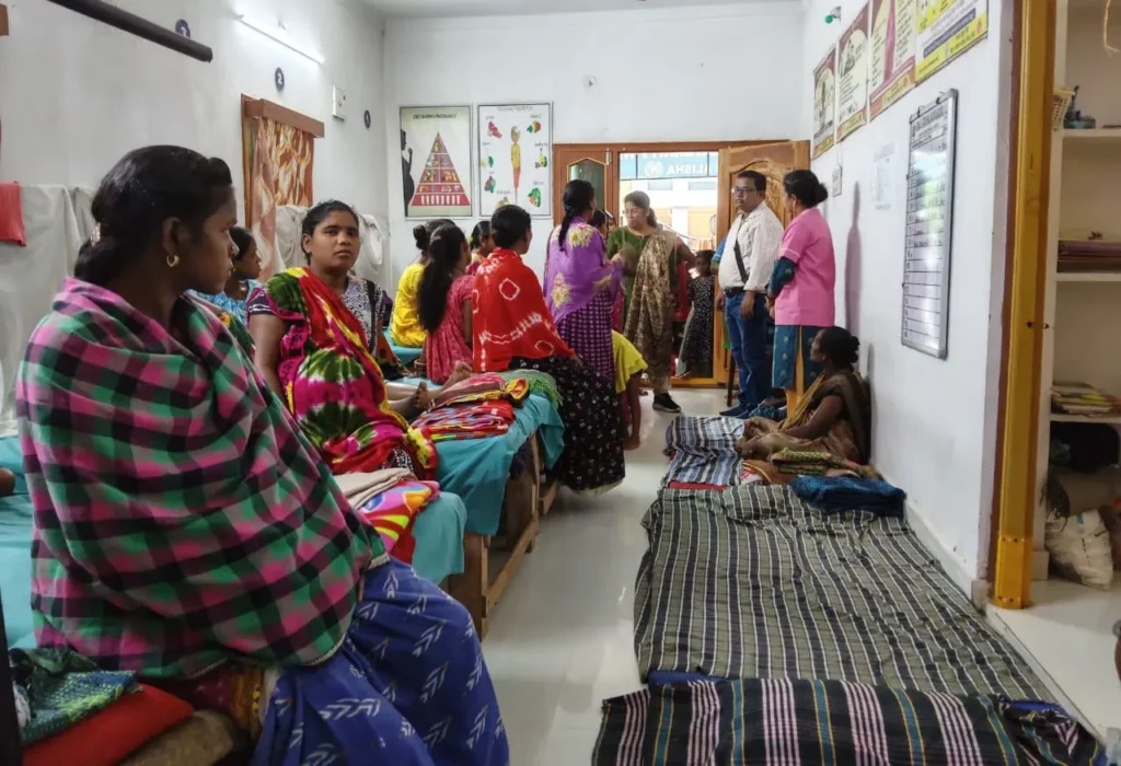 ବାତ୍ୟା-ପରବର୍ତ୍ତୀ-ସ୍ଵାସ୍ଥ୍ୟସେବା-ପାଇଁ-ସ୍ୱାସ୍ଥ୍ୟ-ବିଭାଗ-ସଜାଗ-:-୮୮୦୪-ଆସନ୍ନ-ପ୍ରସବାଙ୍କ-ସ୍ୱାସ୍ଥ୍ୟ-ପରୀକ୍ଷା,-ନିରାପଦ-ମାତୃତ୍ଵ-ଲାଭ-କଲେ-୧୦୬୧-ମହିଳା