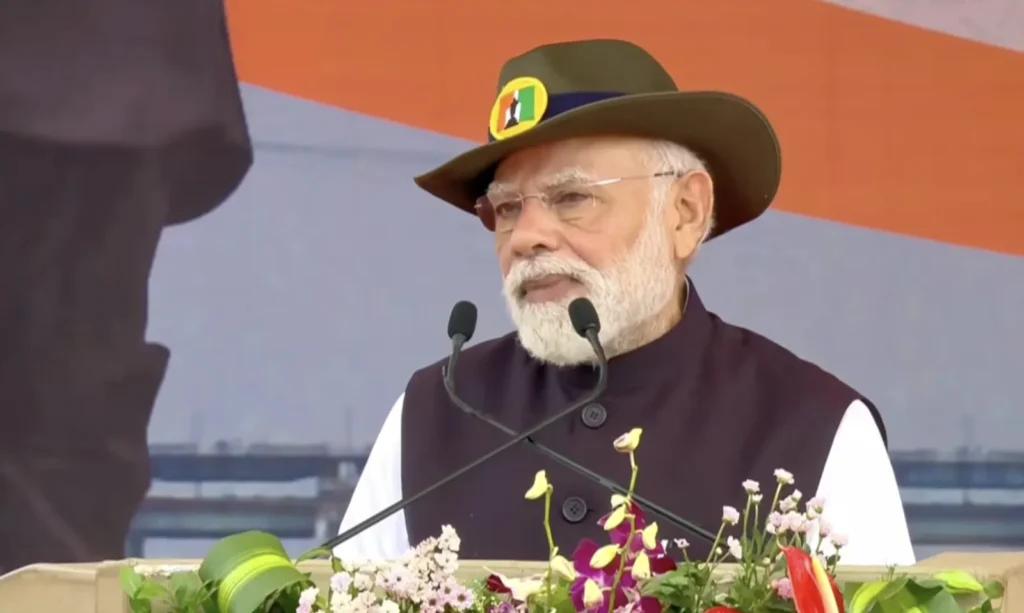 କୋଳରେ-ପିଲା,-ଭିଡ଼-ଜଗିଛି-ମାଆ:-ମମତା-ଆଗେ-ହାର-ମାନିଗଲା-କର୍ତ୍ତବ୍ୟ