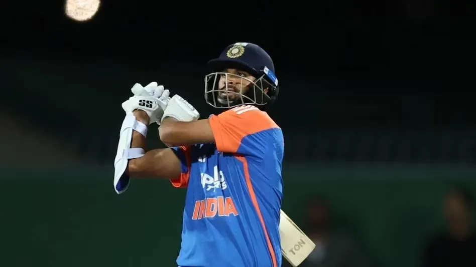 ଦୋକାନରେ-ପଶି-ପାଉଁରୁଟି-ଖାଇଦେଲା-ଷଣ୍ଢ,-ରାଗରେ-ମାରିଦେଲେ-ଦୋକାନୀ