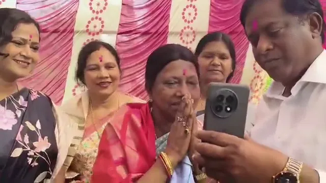 ଭିଡିଓ-କଲ୍‌ରେ-ପ୍ରଚାର-ତଦାରଖ-କଲେ-ବିଜେଡି-ସୁପ୍ରିମୋ,-ଦଳୀୟ-ନେତାଙ୍କ-ସହ-କଥାହେଲେ