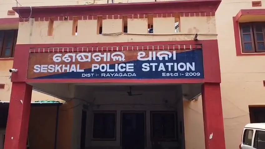 ରାସ୍ତାକଡ଼ରୁ-ମିଳିଲା-ଯବାନଙ୍କ-ମୃତଦେହ,-ପୋଲିସ-ଖୋଜୁଛି-କାରଣ