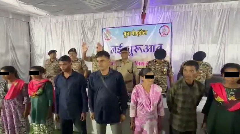 ଆତ୍ମସମର୍ପଣ-କଲେ-ଉଦନ୍ତୀ-ଡିଭିଜନ୍-କମିଟିର-୭-ମାଓବାଦୀ,-ମୁଣ୍ଡ-ଉପରେ-ଥିଲା-୩୬-ଲକ୍ଷ-ଟଙ୍କା-ପୁରସ୍କାର-ରାଶି