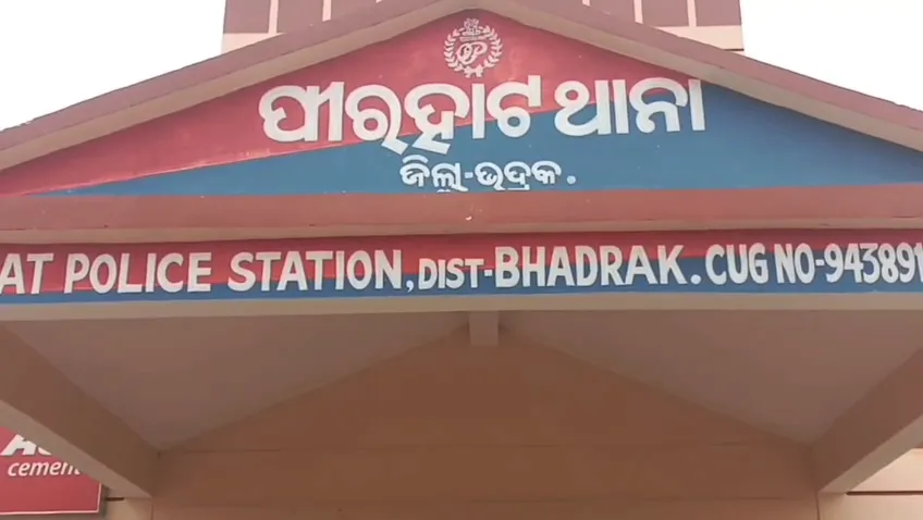 କ୍ୟାମେରା-ଆଢ଼ୁଆଳରେ-ଗୁଣ୍ଡାଗର୍ଦ୍ଦି-!-ମୋବାଇଲ୍-ଚୋରି-ଅଭିଯୋଗରେ-ନାବାଳକଙ୍କୁ-ପୋଲିସ-ମାଡ଼-ମାରିଥିବା-ଅଭିଯୋଗ