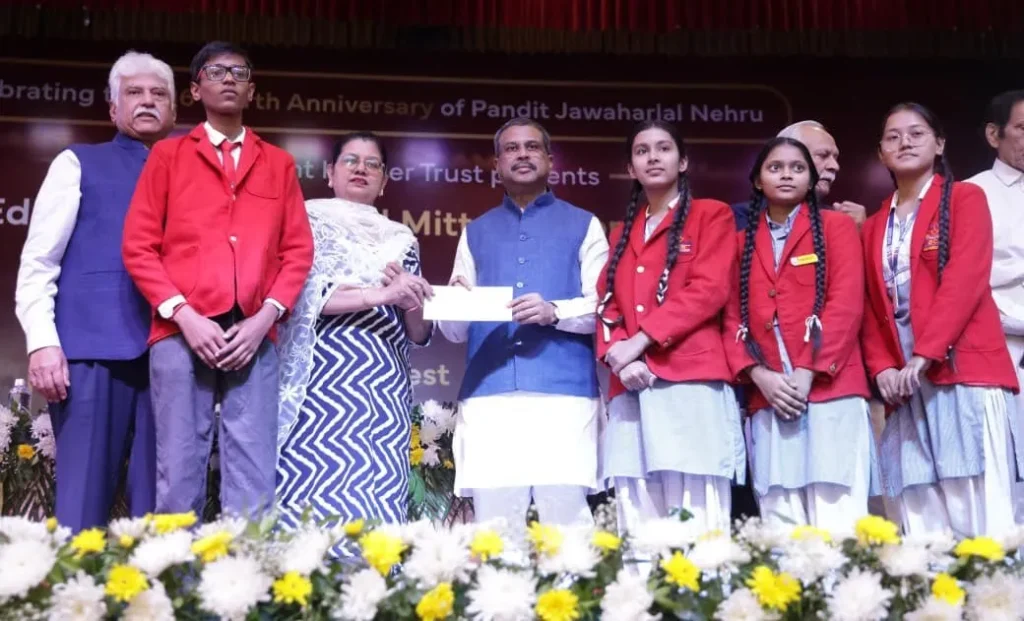 ସ୍ଵଦେଶୀ,-ଶିକ୍ଷା-ଏବଂ-ସେବାର-ମାର୍ଗକୁ-ପ୍ରାଥମିକତା-ଦେବା;-ଲୁଧିଆନାରେ-ଧର୍ମେନ୍ଦ୍ରଙ୍କ-ଆହ୍ଵାନ