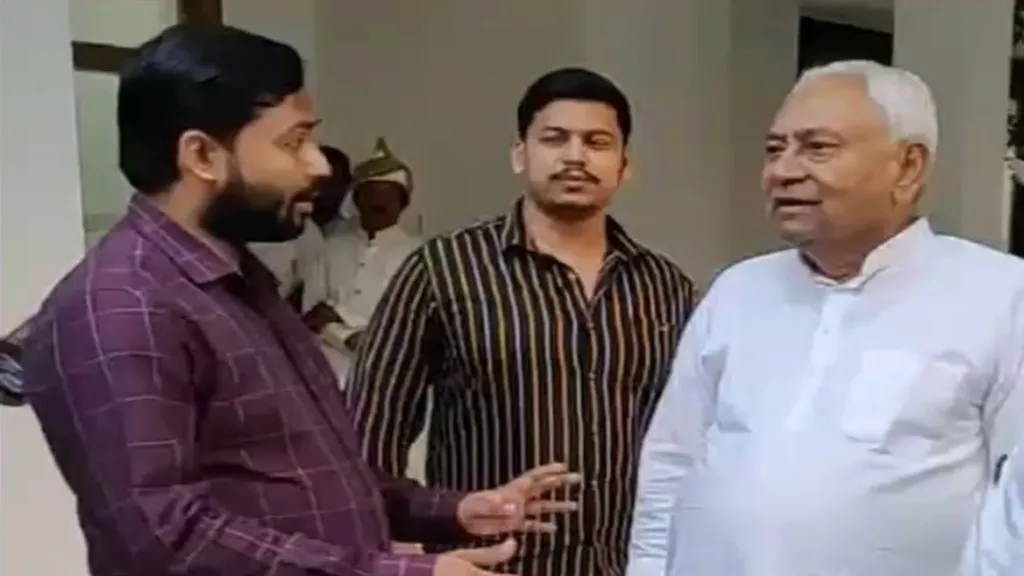 ନିତିଶ-କୁମାରଙ୍କୁ-ନେଇ-ଖାନ-ସାରଙ୍କ-ବଡ଼-ବୟାନ,-ଜାଣନ୍ତୁ-କହିଲେ-କ’ଣ?