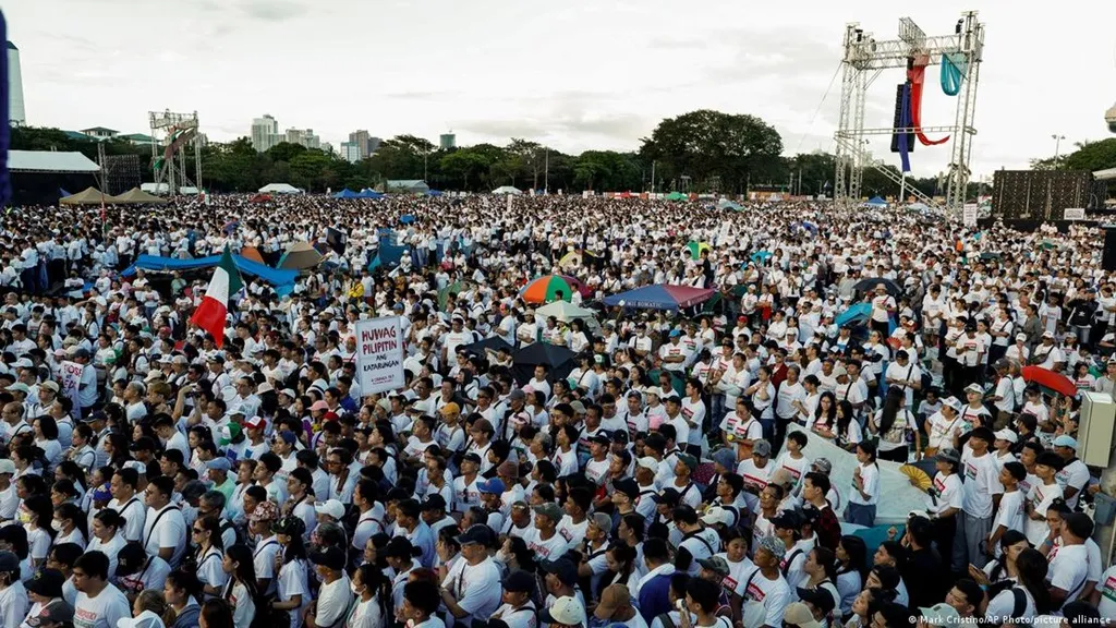ଭ୍ରଷ୍ଟାଚାରକୁ-ବିରୋଧ-କରି-ଫିଲପାଇନ୍ସ-ରେ-ବିଶାଳ-ବିକ୍ଷୋଭ,-ମାନିଲାରେ-ସଡ଼କକୁ-ଓହ୍ଲାଇଲେ-ଲୋକେ