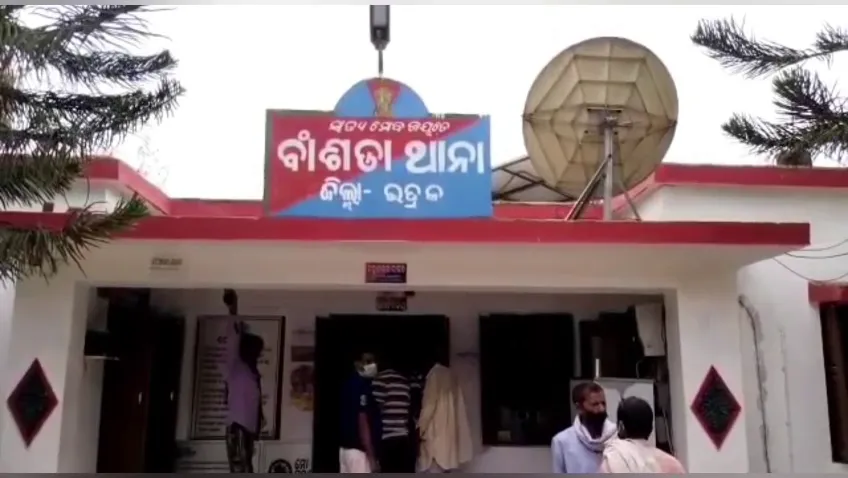 ବନ୍ଧୁ-ସାଜିଲା-ବଇରୀ,-ସାଙ୍ଗକୁ-ମାରି-ରେଳ-ଧାରଣାରେ-ଦେଲା-ଫିଙ୍ଗି