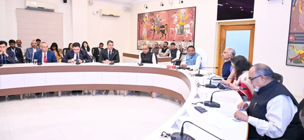 ୩୭ତମ-ସଂସଦୀୟ-ଇଣ୍ଟର୍ନଶିପ୍-କାର୍ଯ୍ୟକ୍ରମ-:-ମୁଖ୍ୟମନ୍ତ୍ରୀଙ୍କୁ-ସାକ୍ଷାତ-କଲେ-୧୨-ଦେଶର-୪୦-ପ୍ରତିନିଧି