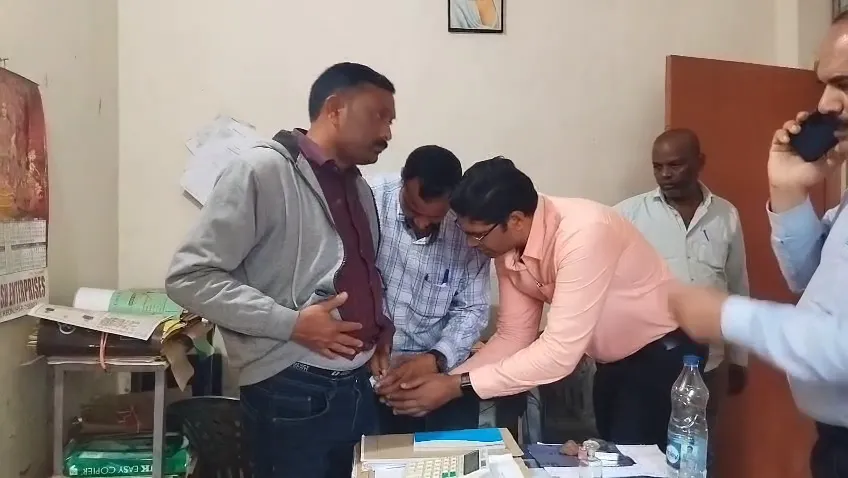 ଲାଞ୍ଚ-ନେବା-ପଡ଼ିଲା-ମହଙ୍ଗା,-ଭିଜିଲାନ୍ସ-ଜାଲରେ-କେନ୍ଦୁଝର-ଅବକାରୀ-ଅଧୀକ୍ଷକ-ଓ-ଏଏସଆଇ