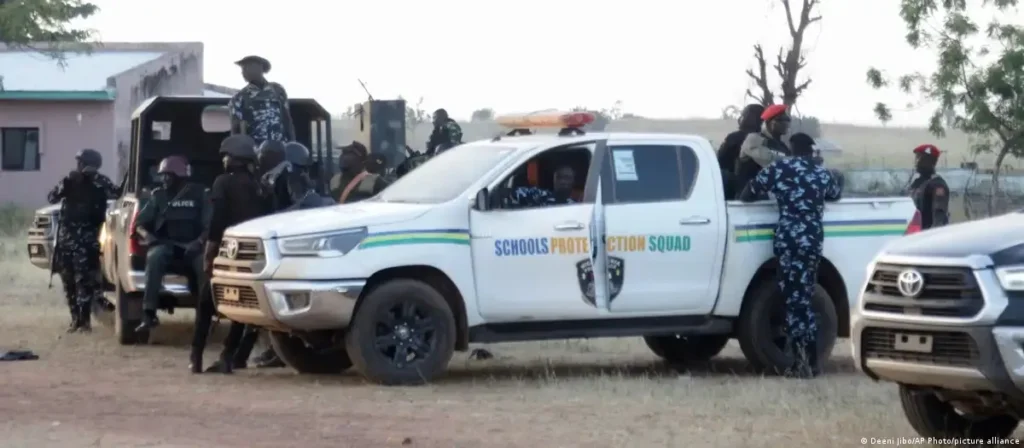 କ୍ୟାଥୋଲିକ-ସ୍କୁଲରେ-ଆକ୍ରମଣ:-୨୦୦-ପିଲା-ଏବଂ-୧୨-ଶିକ୍ଷକଙ୍କୁ-ଅପହରଣ-କରିନେଲେ-ବନ୍ଧୁକଧାରୀ