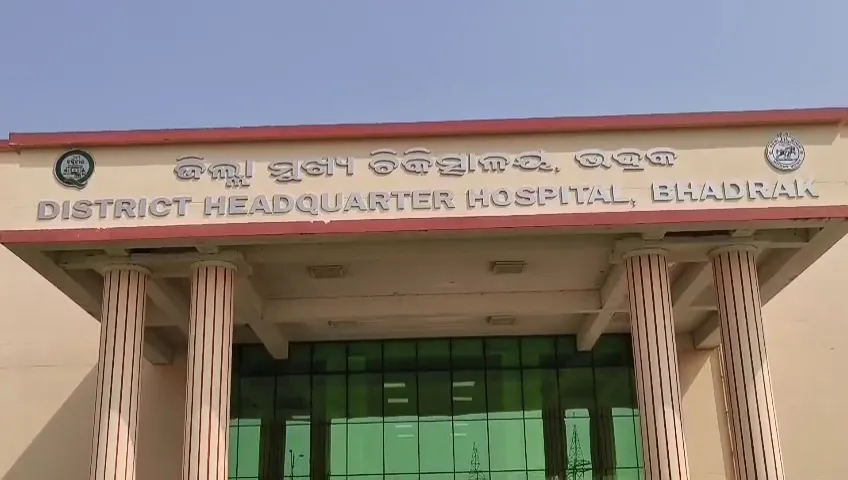 ମାନବିକତା-ଭୁଲିଗଲେଣି-ଲୋକେ,-କିସ୍ତି-ଟଙ୍କା-ପାଇଁ-ଗାଁ-ଦାଣ୍ଡରେ-ଝିଅକୁ-ନିସ୍ତୁକ-ମାଡ଼