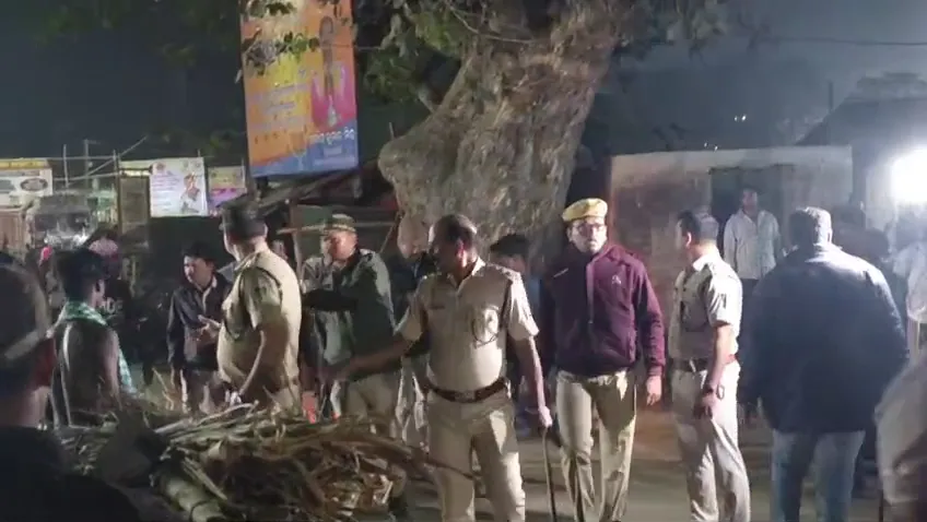 ଯୁବକଙ୍କୁ-ପିଟି-ପିଟି-ହତ୍ୟା-ଅଭିଯୋଗ,-ମୃତ-ଦେହ-ରଖି-ରାସ୍ତା-ଅବରୋଧ,-ଘଉଡ଼ାଇବାକୁ-ପୋଲିସର-ଲାଠି-ଚାର୍ଜ