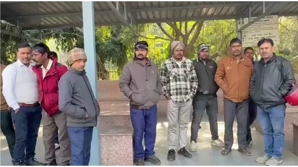 ଗ୍ରେଟର-ନୋଏଡାରେ-ଅଭାବନୀୟ-ଘଟଣା,-ସ୍ୱାମୀ-ସ୍ତ୍ରୀ-ତିନି-ପିଲାଙ୍କ-ସହ-ଦମ୍ପତି-ପିଇଲେ-ବିଷ