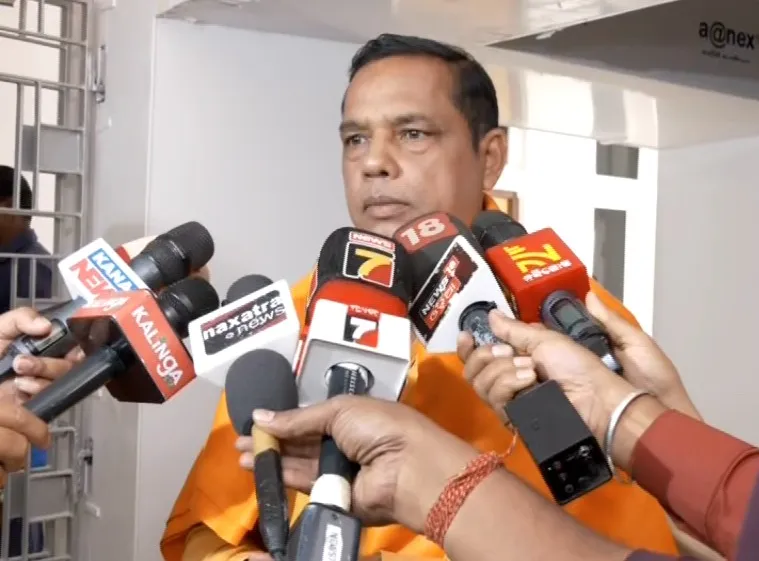ନବୀନଙ୍କ-ସହଯୋଗ-ମାଗିବା-ପୂର୍ବରୁ-ତାଙ୍କ-ଦଳର-ବିଧାୟକ-ମାନଙ୍କ-ପାଖରୁ-ଆଗ-ସହଯୋଗ-ମାଗନ୍ତୁ-ଭକ୍ତ