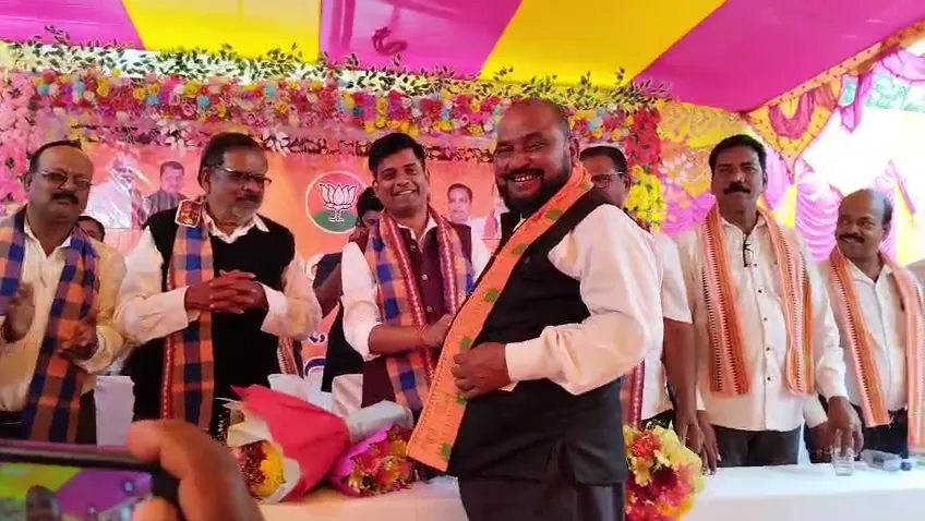 କଟକ-ସଦର-ବିଜେପିର-କର୍ମୀ-ସମ୍ମିଳନୀ-ଓ-ମିଶ୍ରଣ-ପର୍ବ-:-ଶତାଧିକ-ବିଜେଡି-କଂଗ୍ରେସ-କର୍ମୀ-ବିଜେପିରେ-ସାମିଲ
