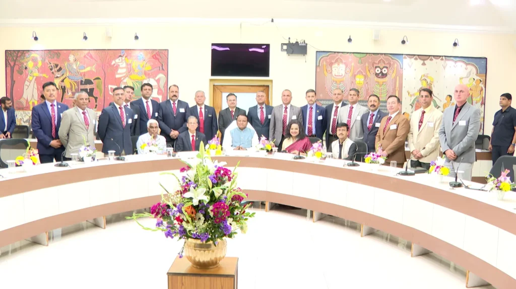 ମୁଖ୍ୟମନ୍ତ୍ରୀଙ୍କୁ-ଭେଟିଲେ-‘ନ୍ୟାସନାଲ୍-ଡିଫେନ୍ସ-କଲେଜ୍’-ପ୍ରଶିକ୍ଷାର୍ଥୀ-ଅଧିକାରୀ,-ଭାରତୀୟ-ସଶସ୍ତ୍ର-ବାହିନୀର-ଭୁରିଭୁରି-ପ୍ରଶଂସା