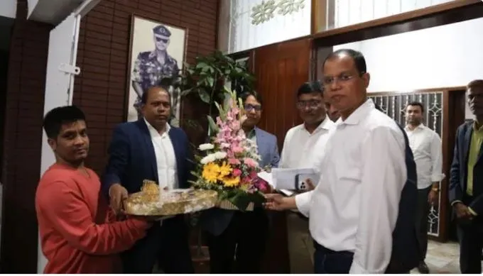 ବାଂଲାଦେଶ-ନିର୍ବାଚନ-ବିଜୟ-ପରେ-ଭାଇ-ତାରିକ-ରହମାନଙ୍କୁ-ପୁଷ୍ପଗୁଚ୍ଛ-ଓ-ମିଠା-ପଠାଇଲେ-ମମତା-ବାନାର୍ଜୀ