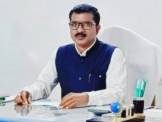 ଭିଜିଲାନ୍ସ-ପଞ୍ଝାରେ-ଭାରପ୍ରାପ୍ତ-ତହସିଲଦାର-ଦୈତାରୀ-ମଲ୍ଲିକ,-୪୦-ହଜାର-ଟଙ୍କା-ନେବାବେଳେ-ଧରାପଡ଼ିଲେ