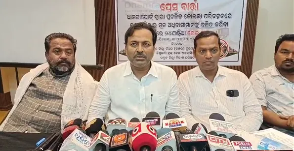 ରାସ୍ତାକୁ-ଓହ୍ଲାଇବ-ଭଦ୍ରକ-ଟିପର-ଓ-ଡମ୍ଫର-ସଂଘ,-ଫେବ୍ରୁଆରୀ-୨୭ରେ-ଭଦ୍ରକରେ-୨୪-ଘଣ୍ଟିଆ-ରେଳ-ରୋକ-ଡାକରା