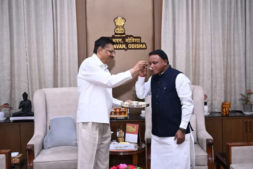 ଓଡ଼ିଶା-ବଜେଟ୍-୨୦୨୬-୨୭-ଉପସ୍ଥାପନ-ପୂର୍ବରୁ-ମୁଖ୍ୟମନ୍ତ୍ରୀଙ୍କୁ-‘ଦହି-ଚିନି’-ଖୁଆଇଥିଲେ-ରାଜ୍ୟପାଳ