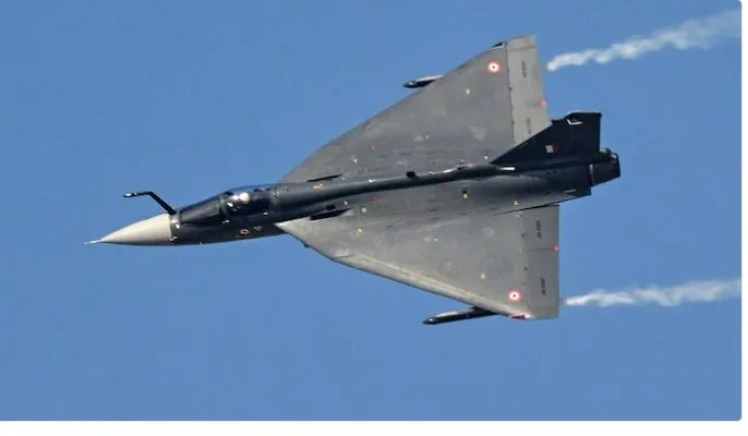 tejas-crash:-ତେଜସ-ହାଲୁକା-ଯୁଦ୍ଧ-ବିମାନ-କ୍ରାସ-ରିପୋର୍ଟକୁ-ଖଣ୍ଡନ-କଲା-ହାଲ୍;-କହିଲା,-ଯାନ୍ତ୍ରିକ-ସମସ୍ୟା-ଥିଲା