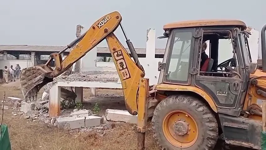 ଭାଙ୍ଗିଲା-ପ୍ରଣବ-ବଳବନ୍ତରାୟଙ୍କ-ଫାର୍ମ-ହାଉସ୍-ପାଚେରୀ,-ପ୍ରଶାସନ-ପକ୍ଷରୁ-ଜବରଦଖଲ-ଉଚ୍ଛେଦ-ପ୍ରକ୍ରିୟା-ଜାରି