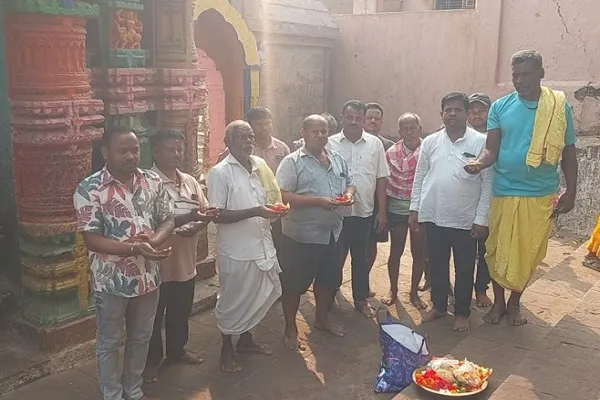 ମଣ୍ଡିରେ-ଉଠୁନି-ଧାନ,-ମାଆ-ତାରାତାରିଣୀଙ୍କ-ଶରଣ-ପଶିଲେ-ଚାଷୀ