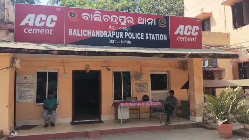 ଆକ୍ସନରେ-ଯାଜପୁର-ପୋଲିସ,-ବେଆଇନ୍-ମୋରମ-ଚାଲାଣ-ବେଳେ-ଚଢାଉ
