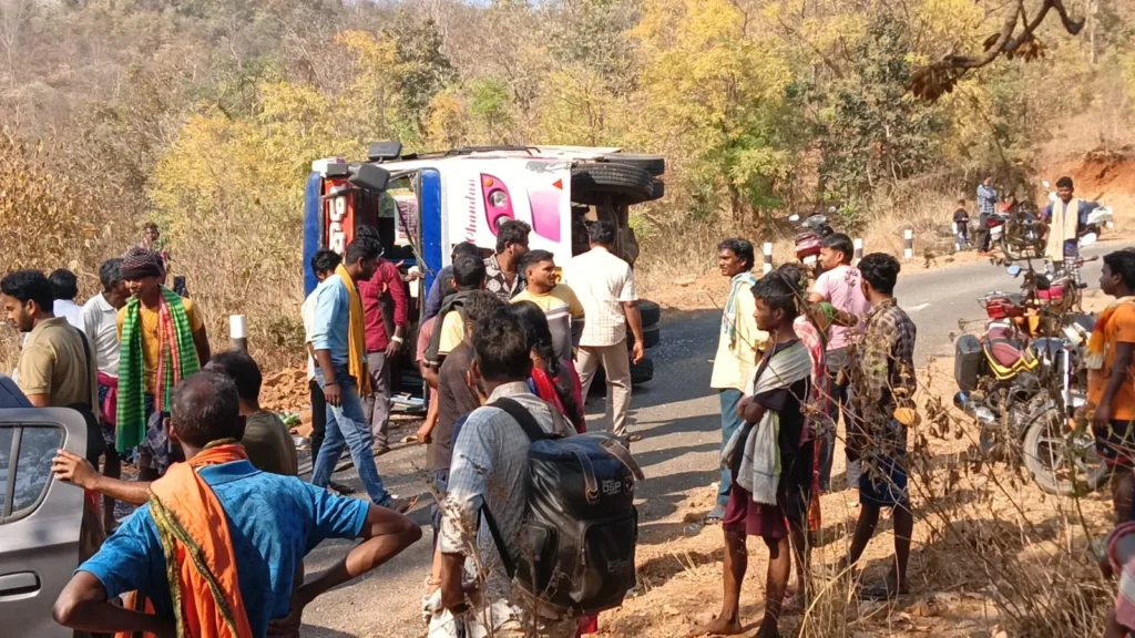 ଘାଟିରେ-ଓଲଟିଲା-ଯାତ୍ରାପାର୍ଟି-ବସ୍,-୨୦ରୁ-ଅଧିକ-ଆହତ